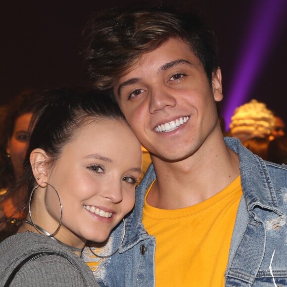 Larissa Manoela e Leo Cidade comemoram um mês de namoro, neste domingo, 14 de janeiro de 2018