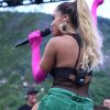 Anitta rebola ao som de seus hits no ensaio do Bloco das Poderosas, no Rio de Janeiro