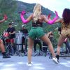 Anitta rebola em coreografia de 'Bang' no ensaio do Bloco das Poderosas, no Rio de Janeiro