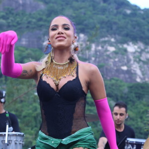 Anitta comanda ensaio do Bloco das Poderosas, no Rio de Janeiro