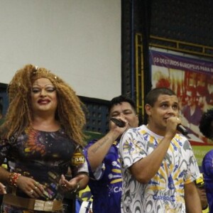 Juliana Alves foi ao ensaio da Unidos da Tijuca na madrugada deste sábado (13)