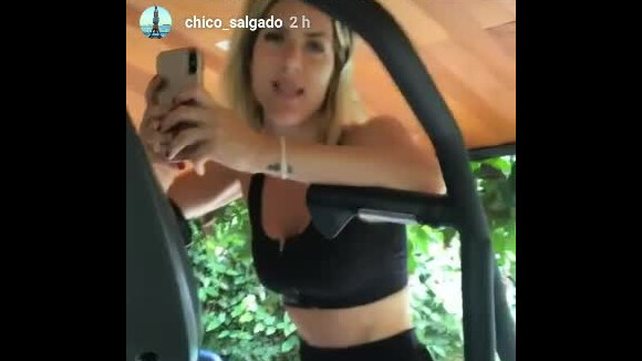 Giovanna Ewbank, em treino, elege seu corpo ideal como o de Bruna Marquezine em vídeo postado pelo personal trainer Chico Salgado nesta segunda-feira, dia 15 de janeiro de 2018