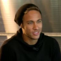 Neymar usa tecnologia para amenizar distância: 'Traz para perto quem está longe'