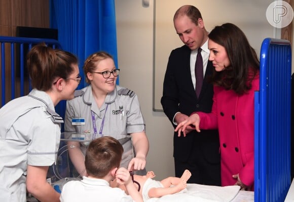 Kate Middleton e Príncipe William visitaram o centro médico da universidade de Coventry