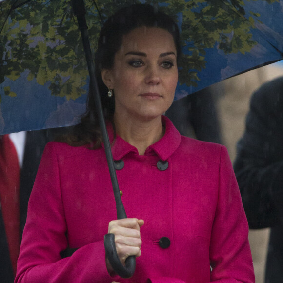 Kate Middleton usou o mesmo sobretudo quando esteve em viagem por Nova York, nos Estados Unidos, em dezembro de 2014