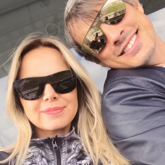 Eliana está viajando pelos Estados Unidos com o noivo, Adriano Ricco, e os filhos