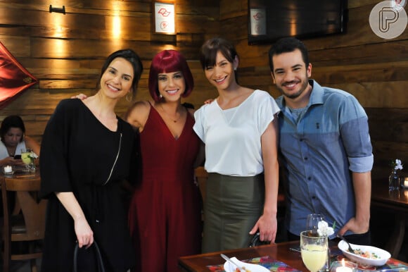 Vitor (Thiago Mendonça), acompanhado por Estefânia (Priscila Sol), encontra Paula (Carolina Manica), sua ex-namorada, em um restaurante, no capítulo que vai ao ar segunda-feira, dia 22 de janeiro de 2018, na novela 'Carinha de Anjo'