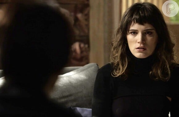 Clara (Bianca Bin) se recusará a convencer Laura (Bella Piero) de retirar as denúncias contra Vinícius (Flávio Tolezani)