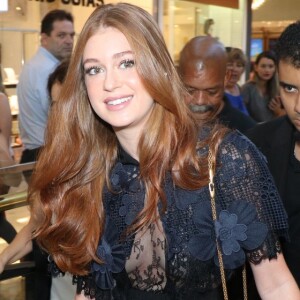 Marina Ruy Barbosa atraiu muitos fãs na noite de autógrafos de seu livro, 'Inspirações', na livraria Travessa do Barra Shopping, na Zona Oeste do Rio de Janeiro, nesta quinta-feira, 18 de janeiro de 2017