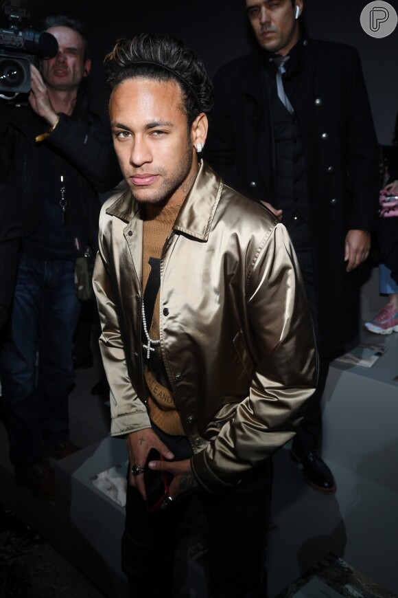 Neymar mostrou estilo ao usar tiara e divertiu a web: 'Cabelo irado'. Veja fotos!