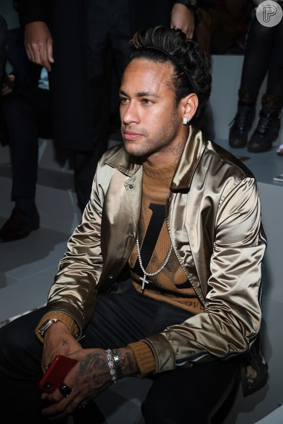 Cabelo de Neymar voltou a ser assunto na web, na semana de moda de Paris