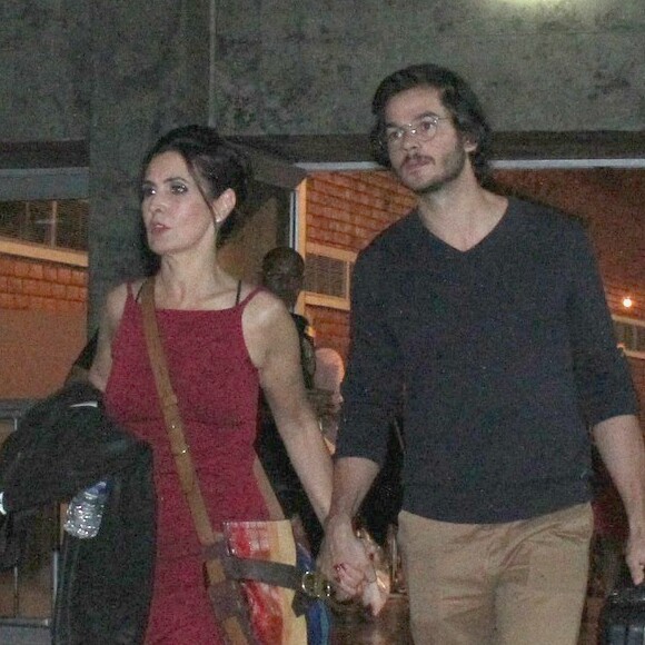 Fátima Bernardes e namorado, Túlio Gâdelha, posam juntos em viagem: 'Em frente'