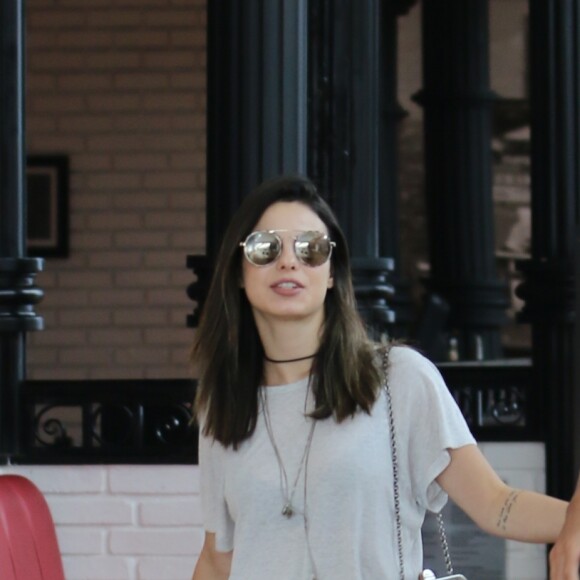 Sthefany Brito namora o empresário Igor Raschkovsky