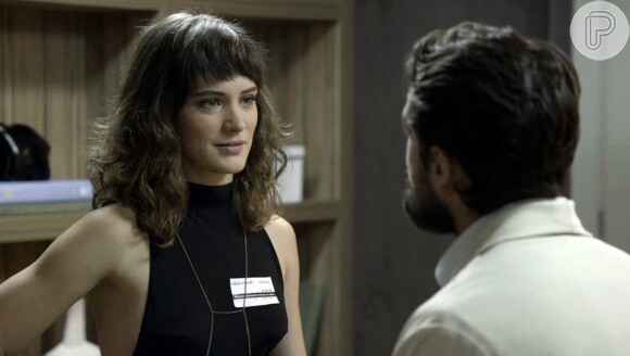Clara (Bianca Bin) dirá para Renato (Rafael Cardoso) que ficará com ele após o fim da sua vingança