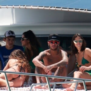 Bruna Marquezine e Neymar estão longe um do outro desde a viagem para Fernando de Noronha