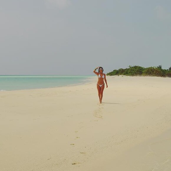 Paula Fernandes deixou à mostra seu corpo escultural