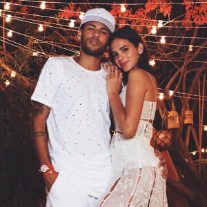 'Ah, eu também não sabia. Coloquei a data que eu subi na arquibancada da Olimpíada', respondeu Neymar para Bruna Marquezine