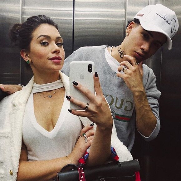 Kevinho comprou aliança para comemorar um mês de namoro com a youtuber Flávia Pavanelli