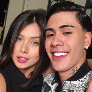 'Primeiro mês ao seu lado. Te amo, vida!', escreveu Kevinho para a namorada, Flávia Pavanelli