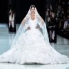 Vestida de noiva, Camila Coelho fechou o desfile de alta-costura da grife britânica Ralph & Russo durante a Semana de Moda de Paris, nesta segunda-feira, 22 de janeiro de 2018
