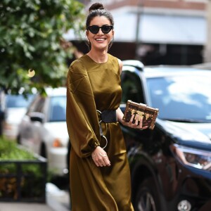 Para o desfile da Tibi na New York Fashion Week, no dia 9 de setembro, Camila Coelho apostou em um elegante vestido de seda da marca