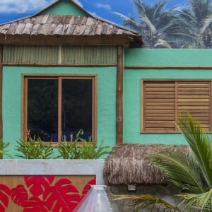 A casa da 18ª edição tem estilo tropical e decoração inspirada em resort