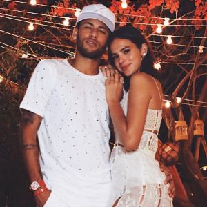 Bruna Marquezine tem presença confirmada no aniversário de Neymar, em Paris