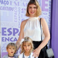 Carolinie Figueiredo é mãe de Theo, de 3 anos, e Bruna Luz, de 6