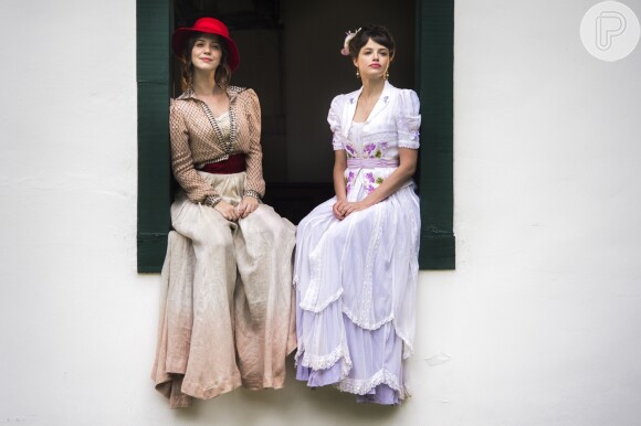 Elisabeta (Nathalia Dill) e Ema (Agatha Moreira) são melhores amigas na novela 'Orgulho e Paixão'