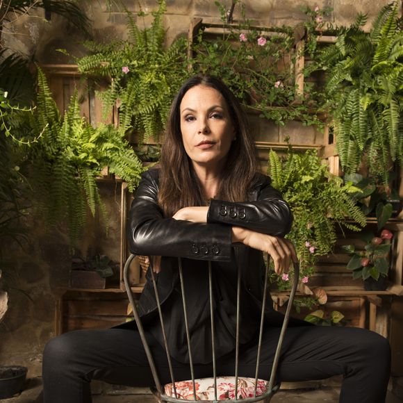 Carolina Ferraz contou quais são seus segredos de beleza