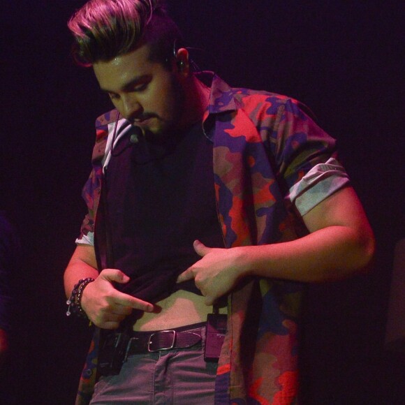 Luan Santana exibiu o tanquinho para os fãs no show em São Paulo