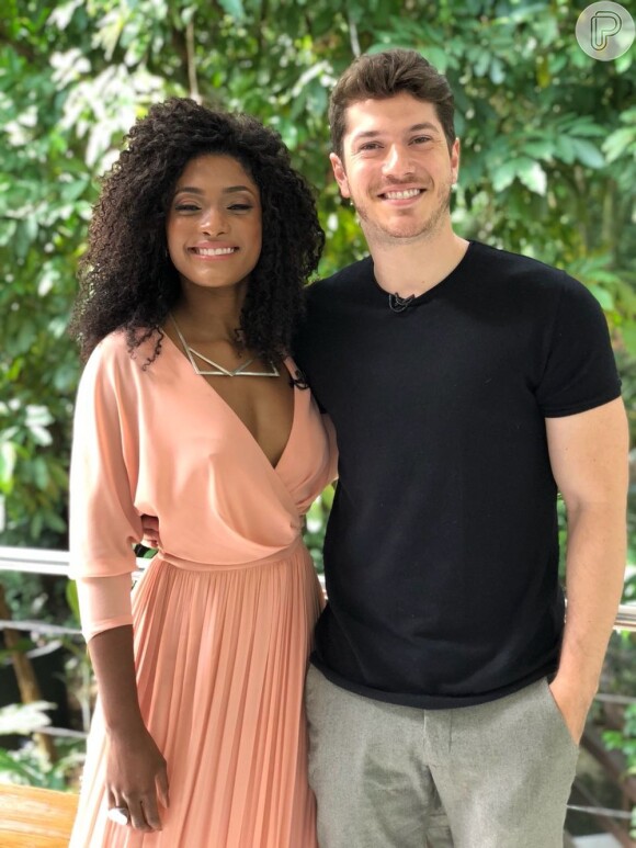 Erika Januza e Caio Paduan se disseram solteiros, durante entrevista no 'Mais Você' desta quinta-feira, 25 de janeiro de 2018