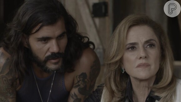 Mariano (Juliano Cazarré) se recusa a terminar com Lívia (Grazi Massafera) e Sophia (Marieta Severo) pensa em forma de acabar com o namoro, na novela 'O Outro Lado do Paraíso'