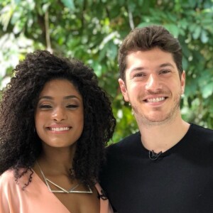 Caio Paduan disse que ri dos rumores de namoro com Erika Januza, seu par em 'O Outro Lado do Paraíso'