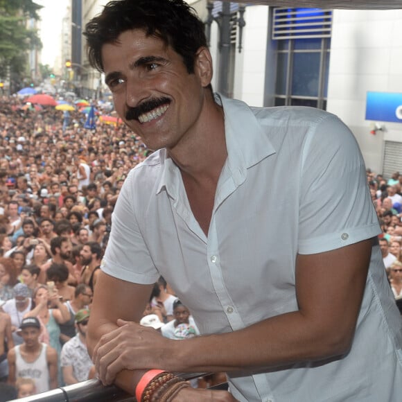 Reynaldo Gianecchini assistiu ao show de Gilberto Gil com a Banda da Esquina e a Bateria da escola de samba Vai-Vai