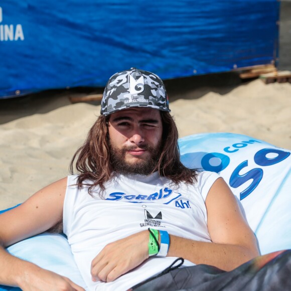 Rafael Vitti adotou o novo cabelo para a peça 'Senhora dos Afogados', de Nelson Rodrigues