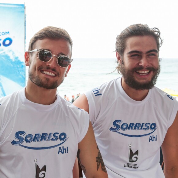 Rafael Vitti posa com o influencer Vitor Liberato durante o evento da marca Sorriso