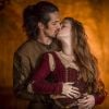 Na novela 'Deus Salve o Rei', Amália (Marina Ruy Barbosa) ficará grávida de Afonso (Romulo Estrela) após casamento