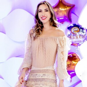 Jane, segunda filha de Patricia Abravanel e Fabio Faria, nasceu em 10 de janeiro 