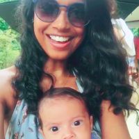 Aline Dias viaja pela 1ª vez com o filho de 2 meses: 'Voando com Bêzinho'