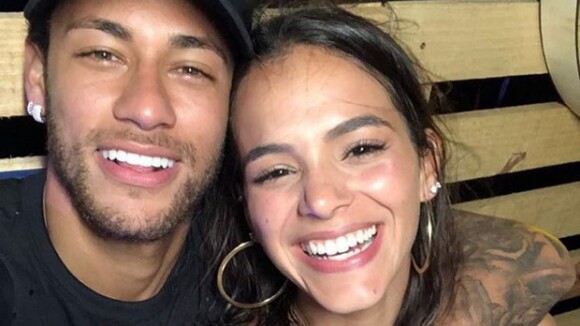 Neymar recorda foto com a namorada, Bruna Marquezine: 'Saudade de nós'