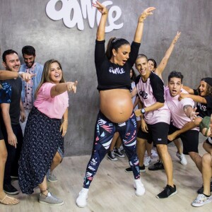 'Eu adorei dançar com essa turma massa! Vocês vão amar! Música massa para o carnaval!', escreveu Ivete Sangalo sobre a coreografia de 'No Groove'