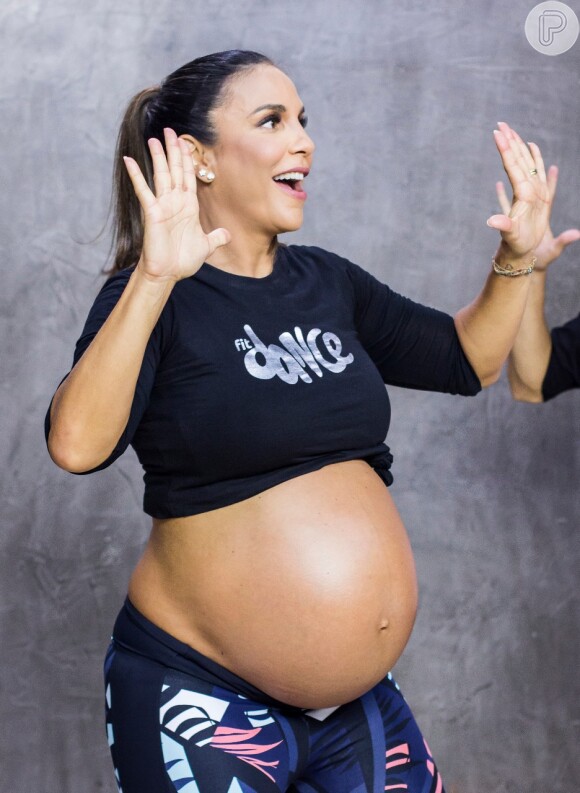 Ivete Sangalo trocou a musculação por natação na reta final da gravidez das filhas