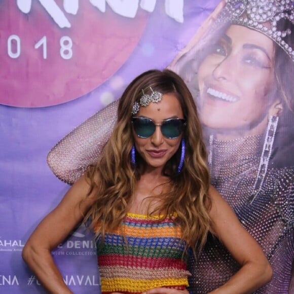 Sabrina Sato posa em evento da Vila Isabel, na quadra da escola de samba no Rio de Janeiro