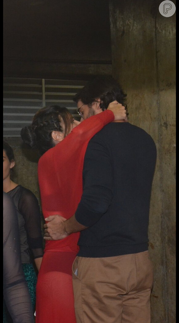Fátima Bernardes aparece beijando Túlio Gadêlha em uma das fotos postadas no Instagram