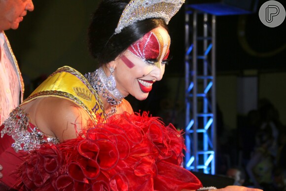 Sabrina Sato homenageou Isabelita dos Patins em coroação de baile de carnaval