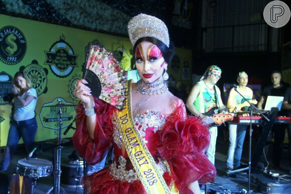 Sabrina Sato se vestiu de Isabelita dos Patins para ser coroada rainha do baile de gala Glam Gay, na quadra da São Clemente, Centro do Rio, na noite deste domingo, 28 de janeiro de 2018