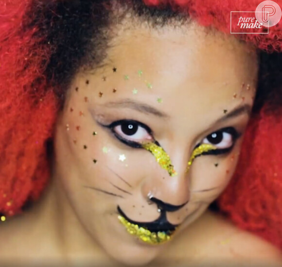 A mulher de Leão é vibrante e pode apostar em uma maquiagem com muito brilho para curtir o Carnaval