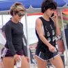 Nanda Costa e a cantora Lan Lan correram na praia de Ipanema, zona sul do Rio, na segunda-feira, 29 de janeiro de 2018