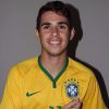 Oscar, meio-campo da Seleção Brasileira, se torna pai de primeira viagem com o nascimento da filha, Júlia, em 5 de junho de 2014